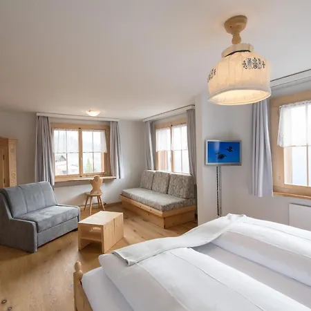 Garni Postigliun Andiast Andest